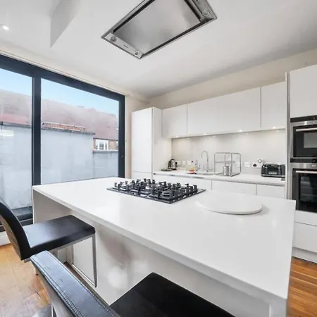 3 Bedroom Duplex Penthouse In Camden
